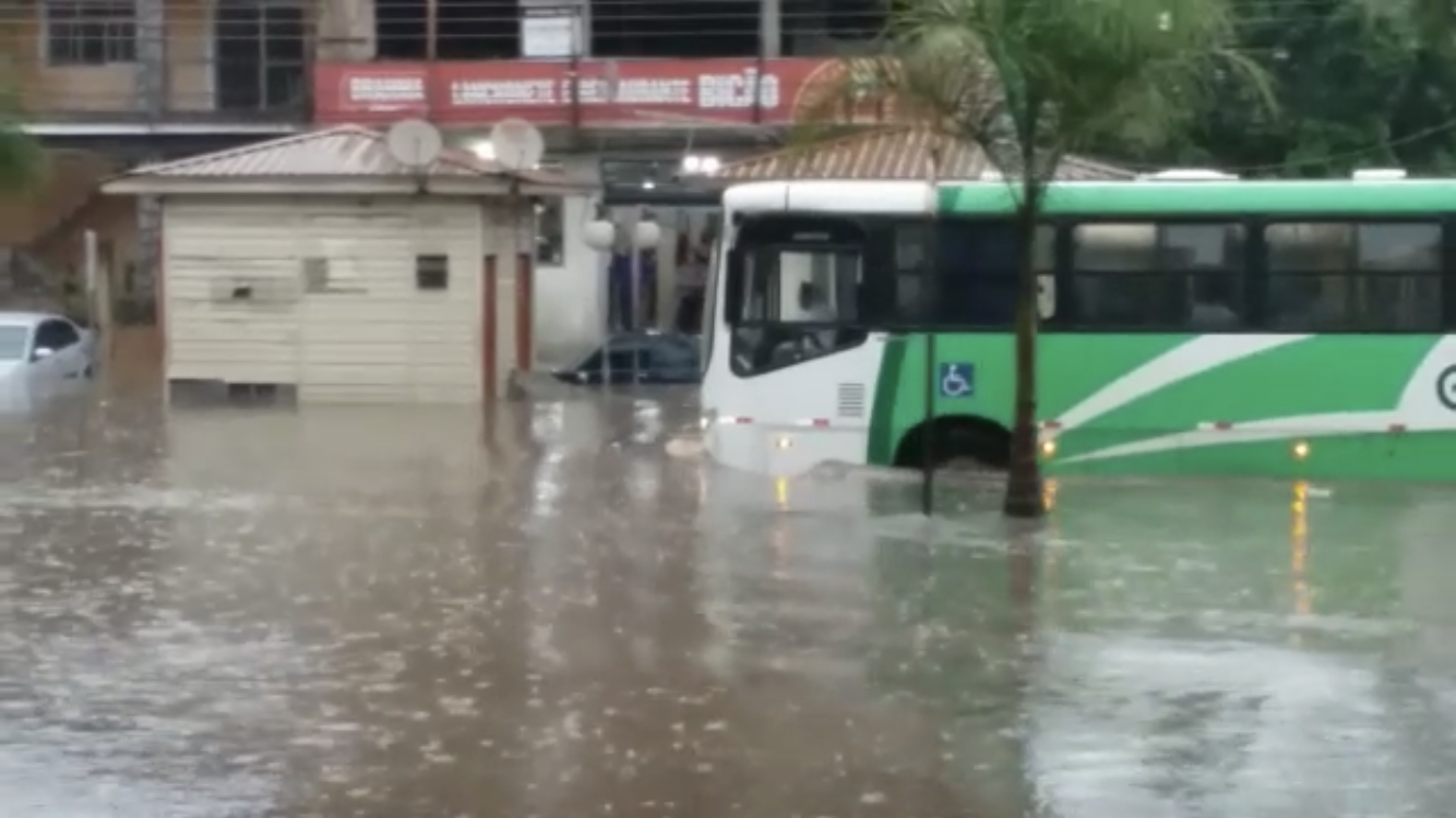 Temporal causa transtornos em Volta Redonda, Sul do Rio e Costa Verde