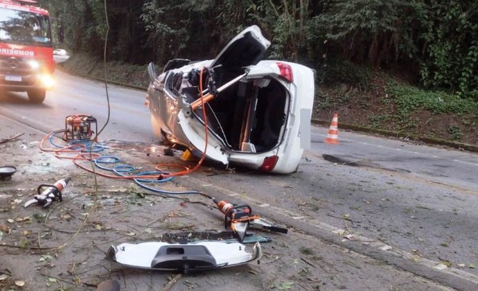 Equipe de redes do Angra se manifesta após post cortando Edu