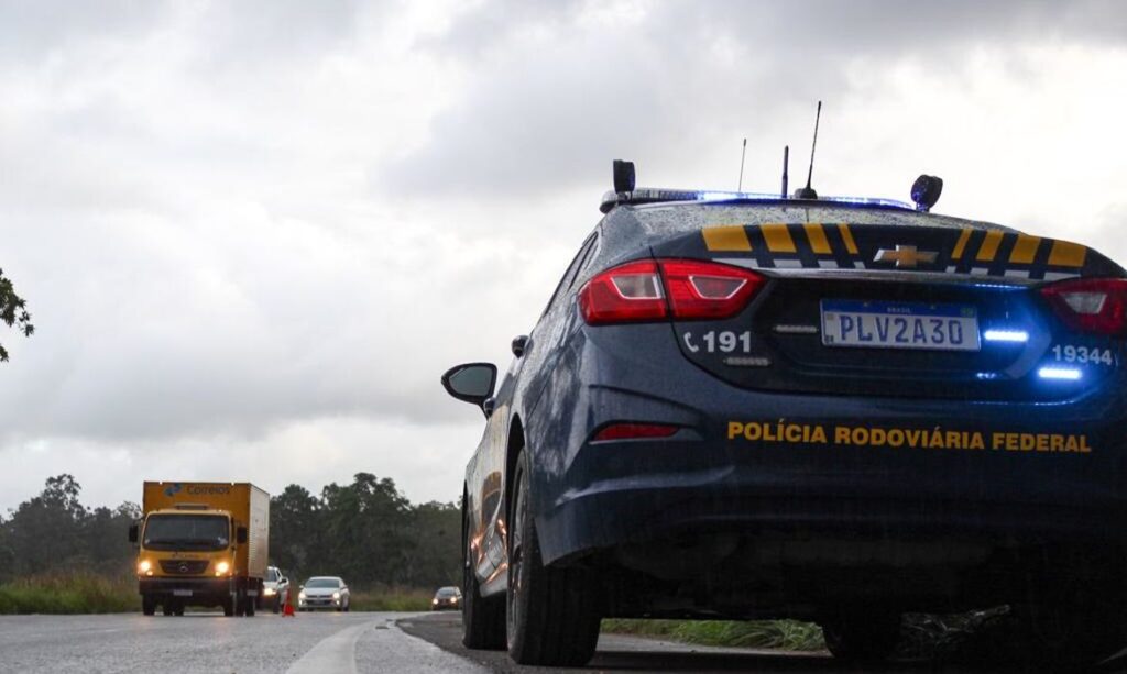 Homem morre atropelado na Via Dutra, em Piraí