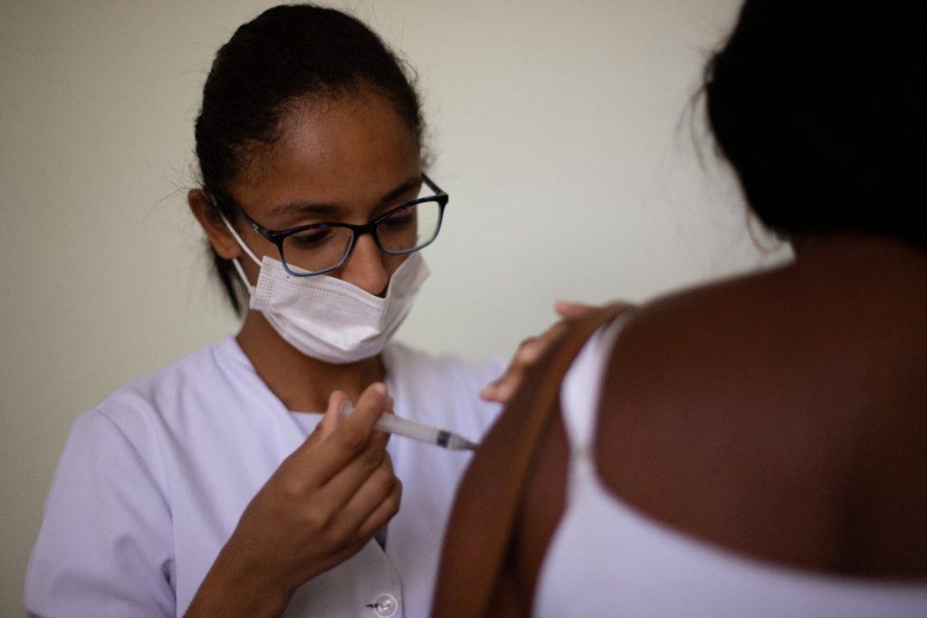 Vacina contra gripe: 17 cidades liberaram para o público em geral