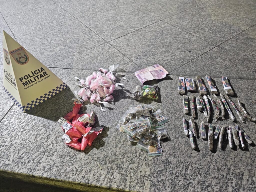 Menor é apreendido com drogas em Resende