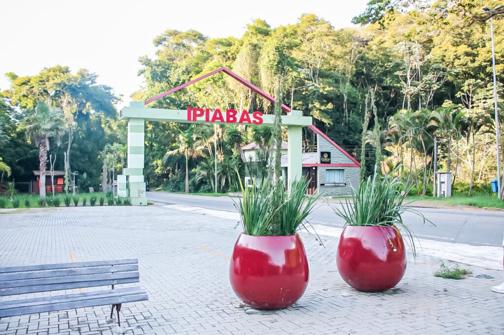 Leoni e Di Ferrero são destaques na Feira do Produtor Rural do Vale do Café, em Ipiabas