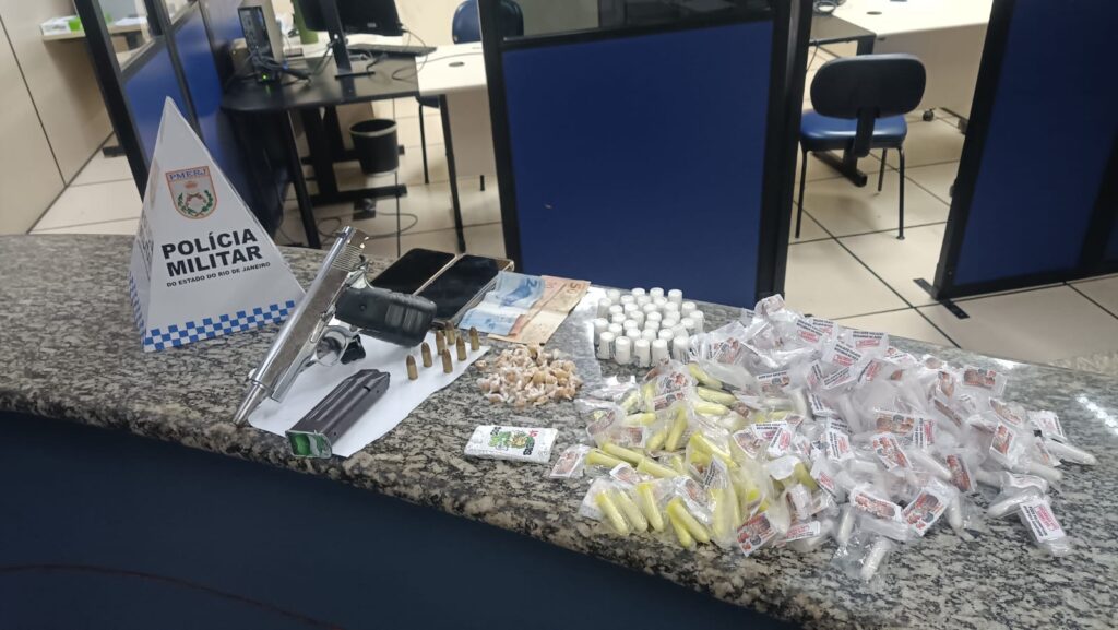 Dupla é presa por tráfico de drogas em Porto Real