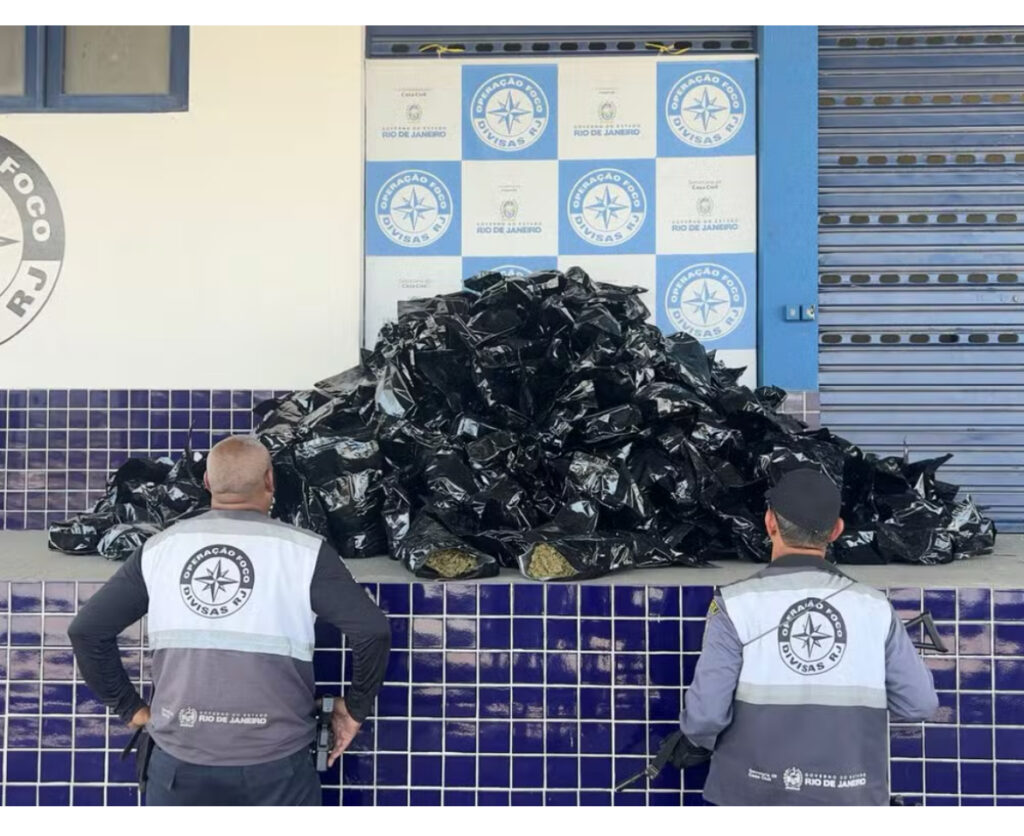 Homem é preso com 300 kg de skunk na Via Dutra, em Itatiaia