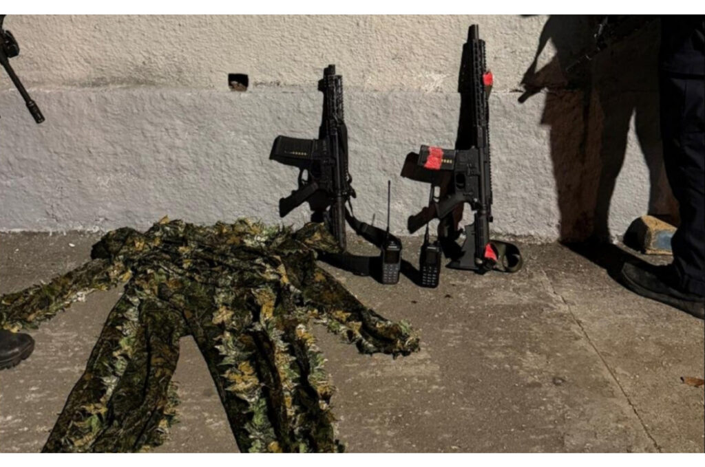 Perseguição termina com cinco suspeitos baleados