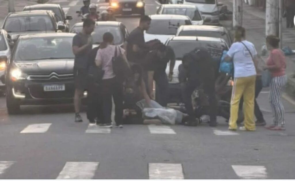 Acidente entre bicicleta elétrica e carro é registrado em Volta Redonda