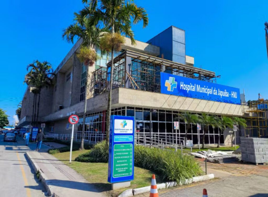 Idosa é atropelada por ciclista e fica ferida em Angra