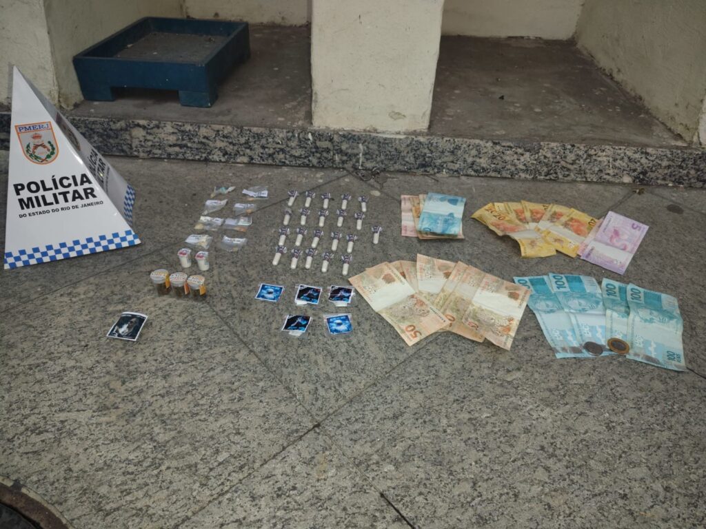 Dupla é presa por tráfico de drogas em Resende