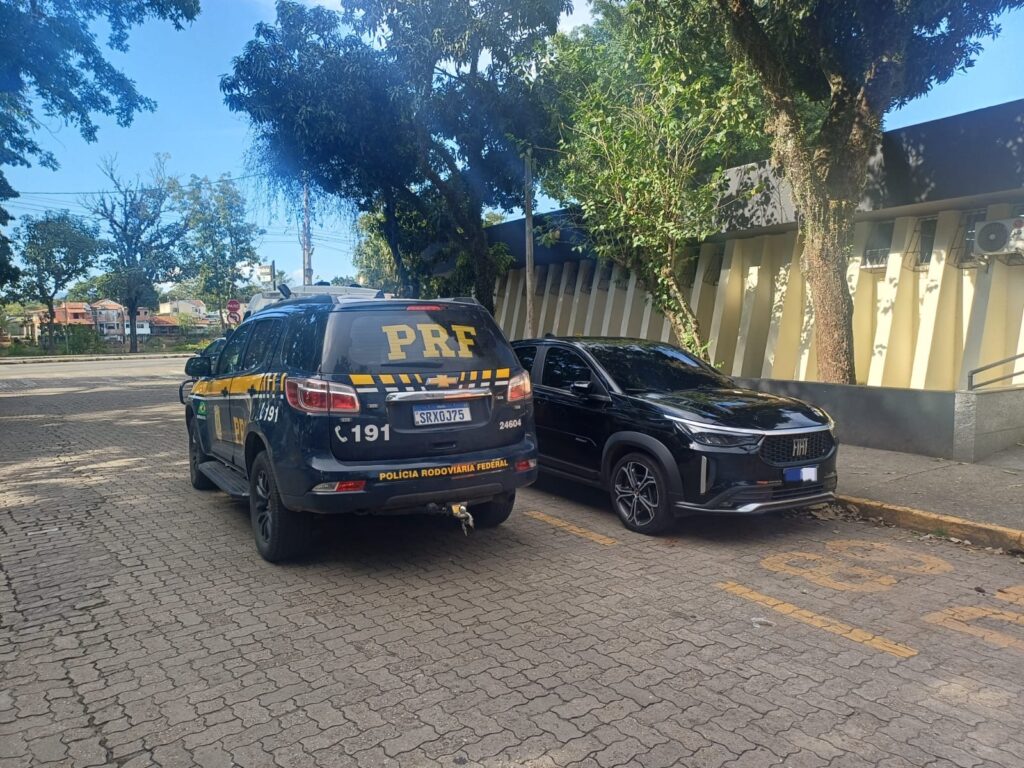 PRF recupera veículo roubado na Via Dutra e prende suspeito em Resende
