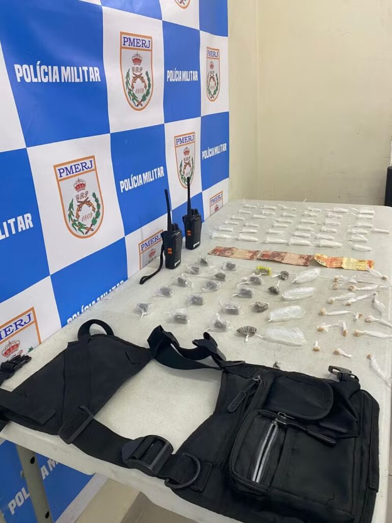 Dois menores são apreendidos por tráfico de drogas em Volta Redonda