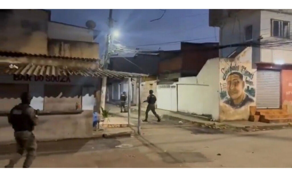 PM encontra bunker com fuzis e metralhadora antiaérea em operação