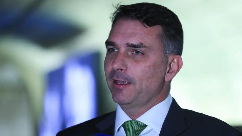 Deputados pedem investigação sobre relação entre Vorcaro e Flávio