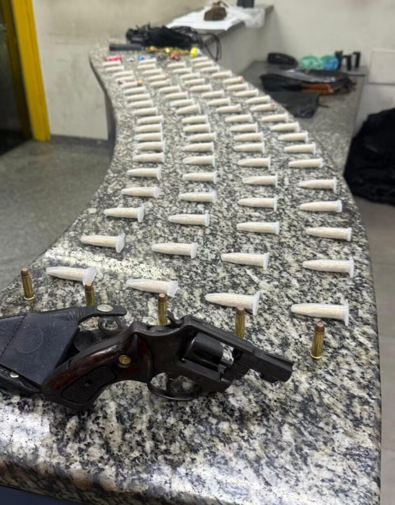 Dupla é detida por tráfico de drogas em Barra Mansa