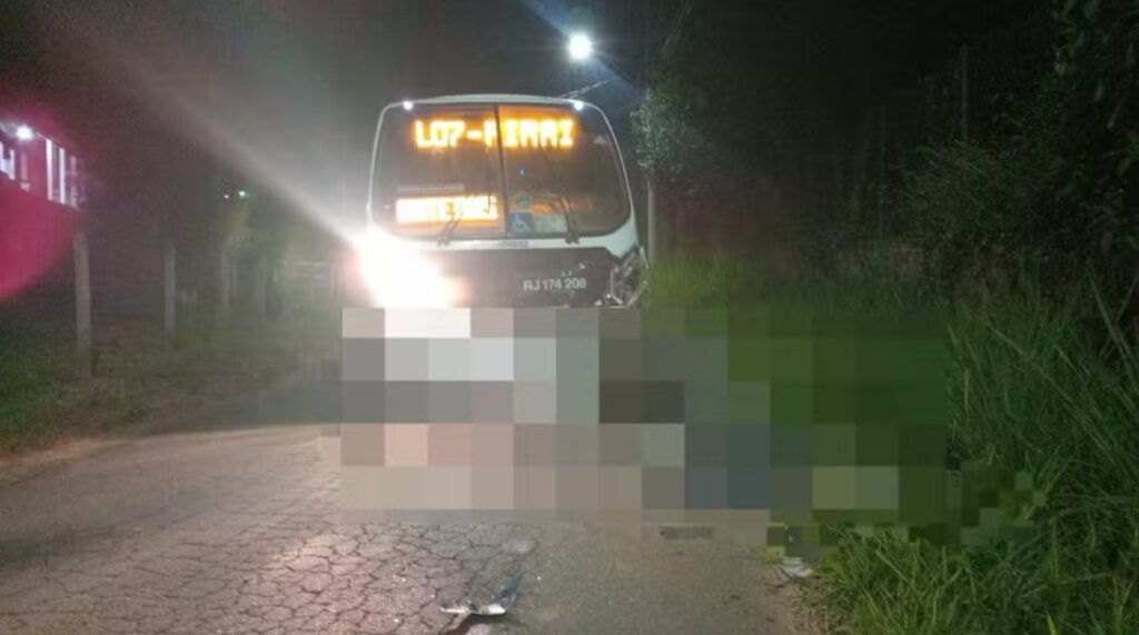 Acidente entre moto e ônibus mata dois homens em Piraí