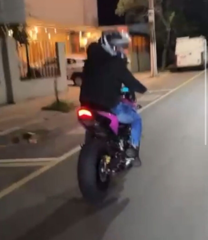 VR identifica motociclista flagrado conduzido moto barulhenta