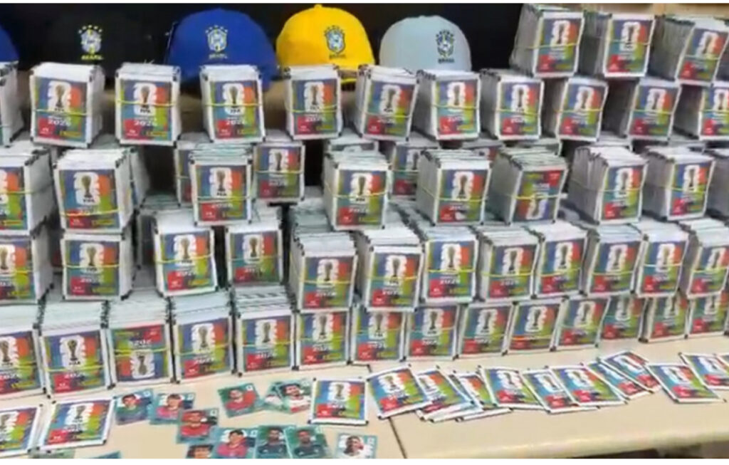 Figurinhas da Copa falsificadas são apreendidas pela policia