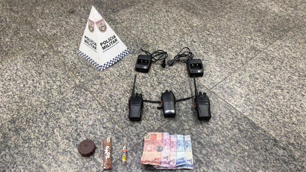 Dois adolescentes são apreendidos por tráfico de drogas em Itatiaia