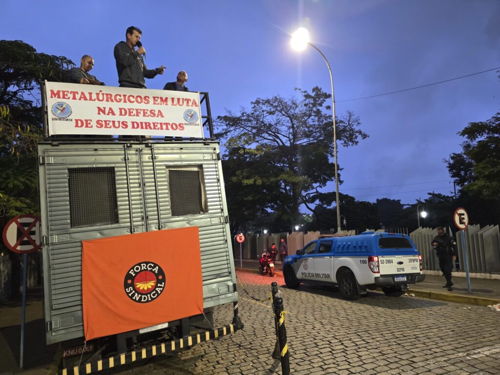 Sindicato dos Metalúrgicos realiza manifestação na CSN por impasse no Acordo