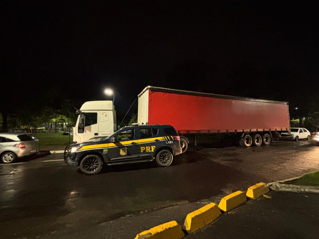 PRF recupera veículo roubado na Via Dutra, em Resende