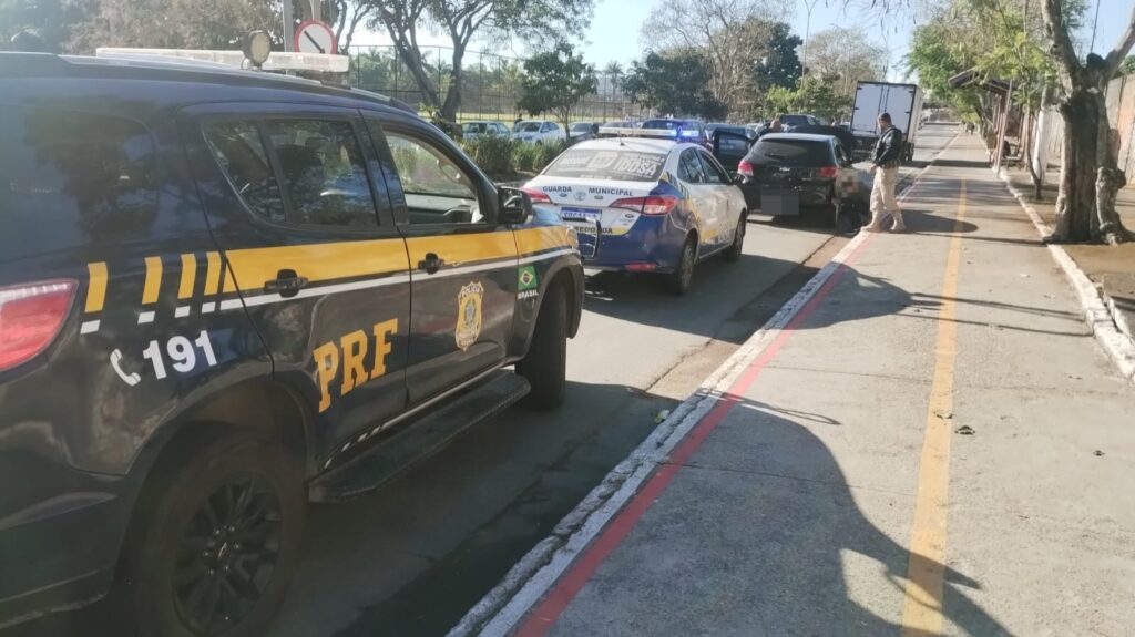 Guarda e PRF recuperam carro clonado e prendem suspeito em Volta Redonda