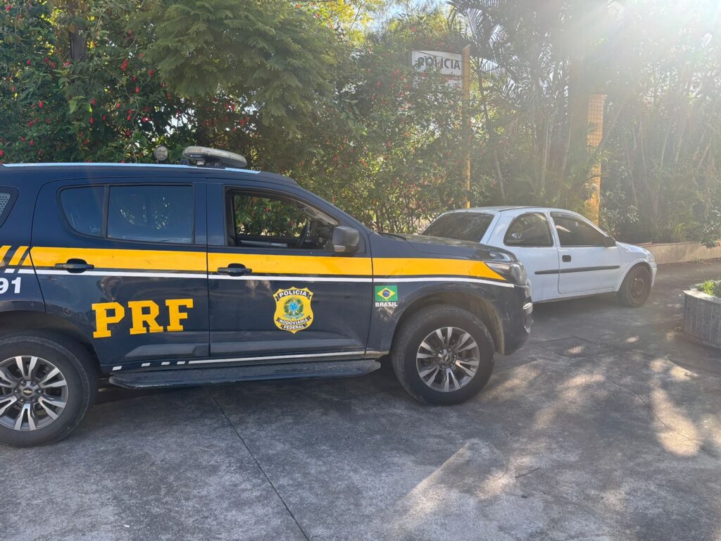 Homem é preso com carro furtado na Via Dutra, em Itatiaia