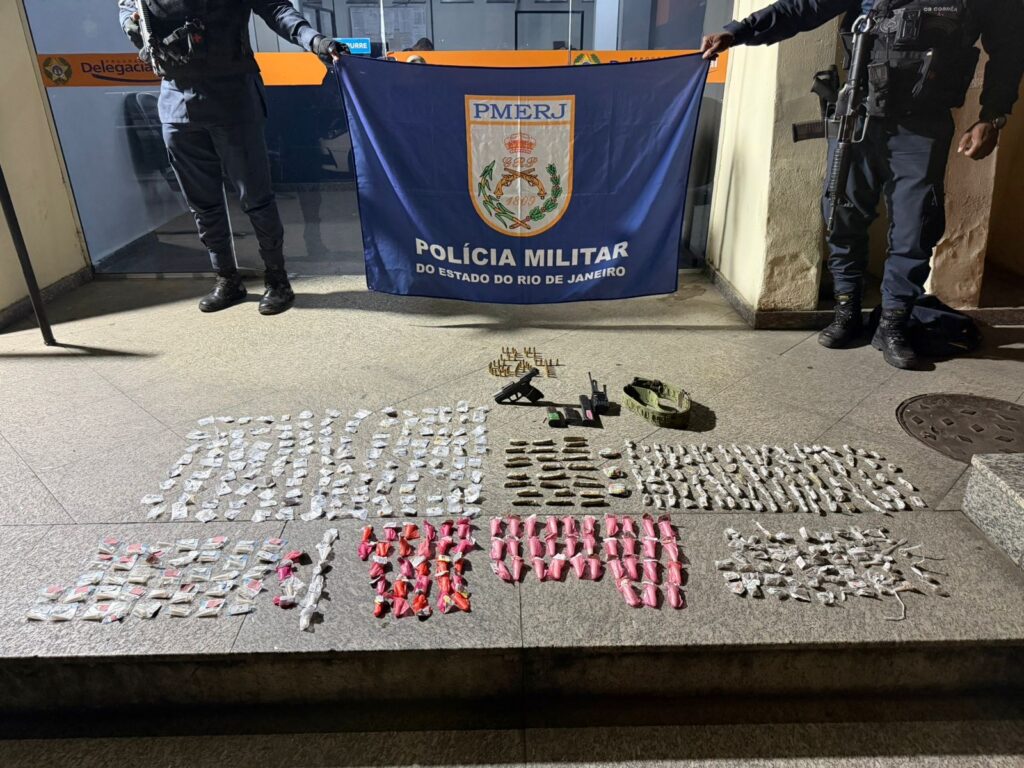 Dupla é presa por tráfico de drogas em Resende