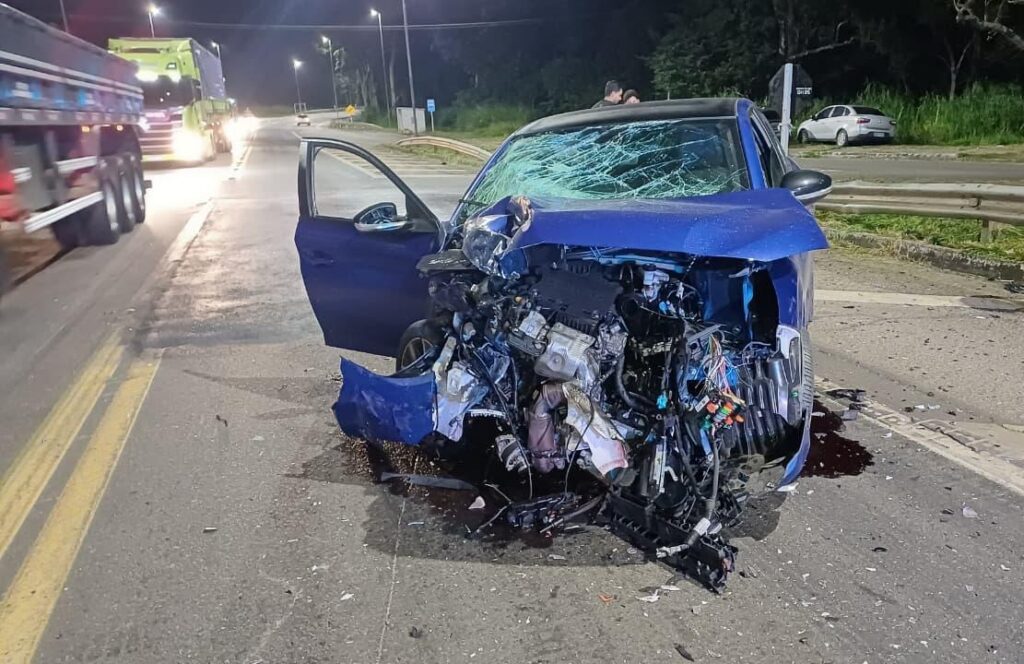 Acidente deixa três feridos na BR-393