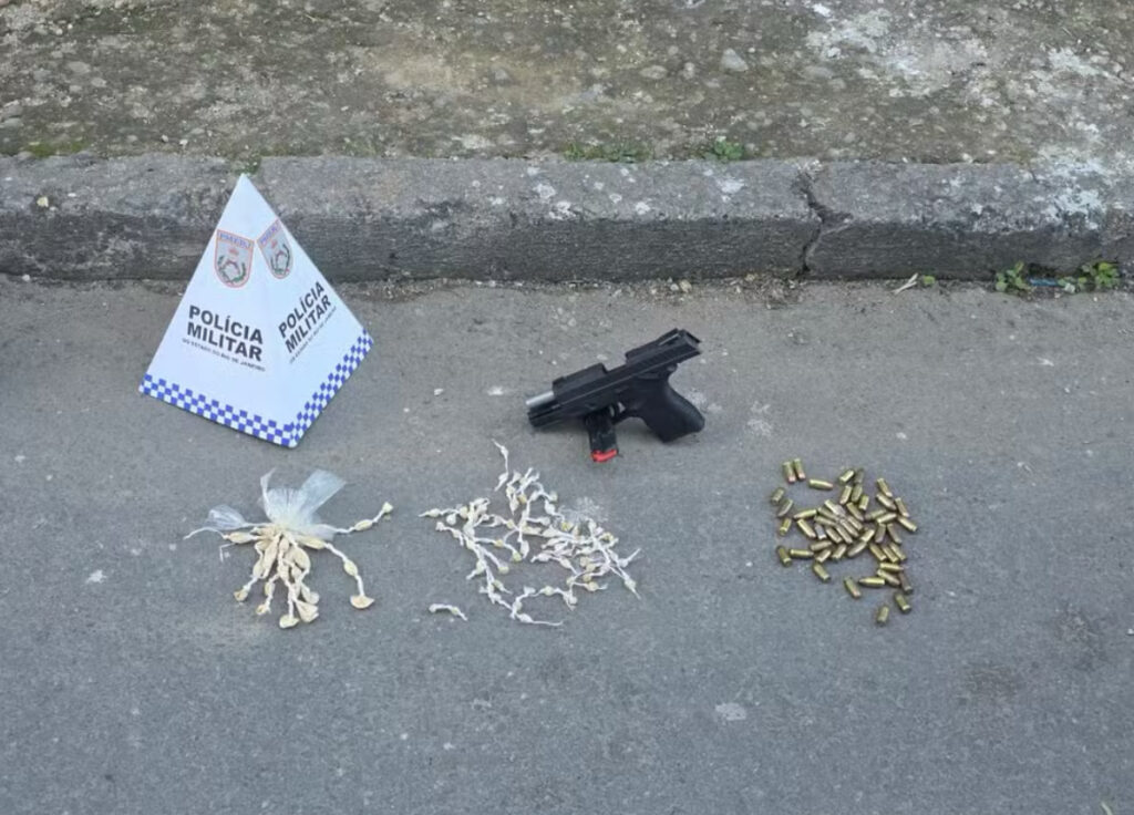 Jovem é preso com arma e drogas em Itatiaia