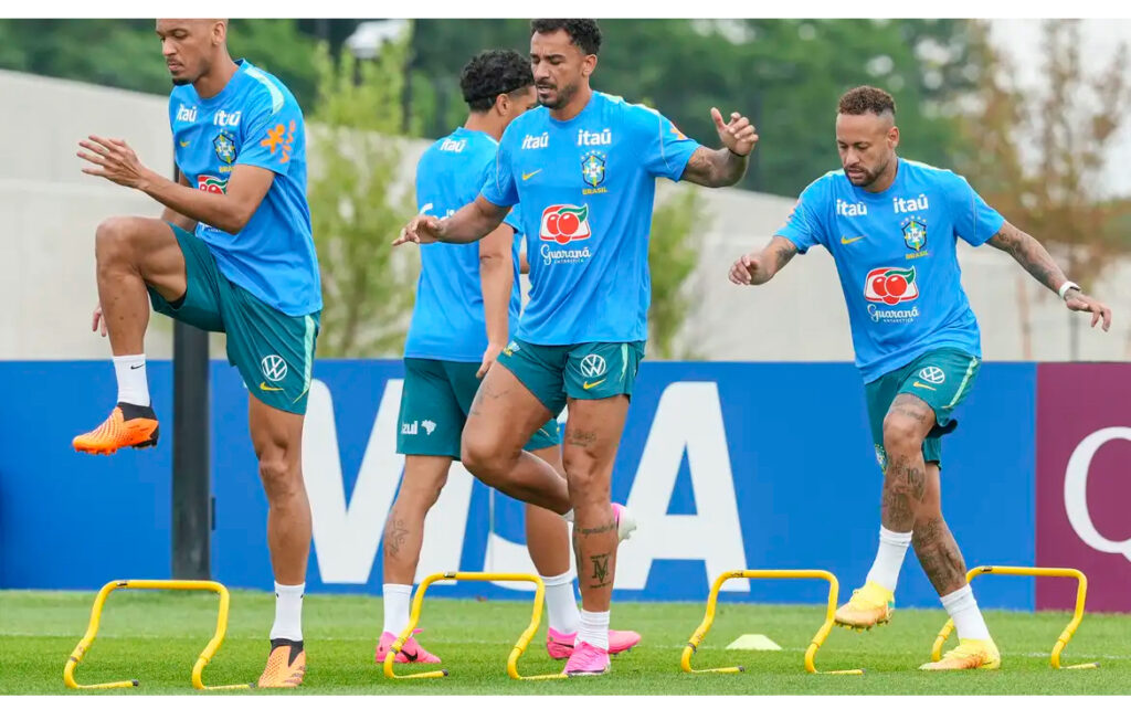 Ancelotti dá pista de Martinelli para vaga de Paquetá contra Noruega