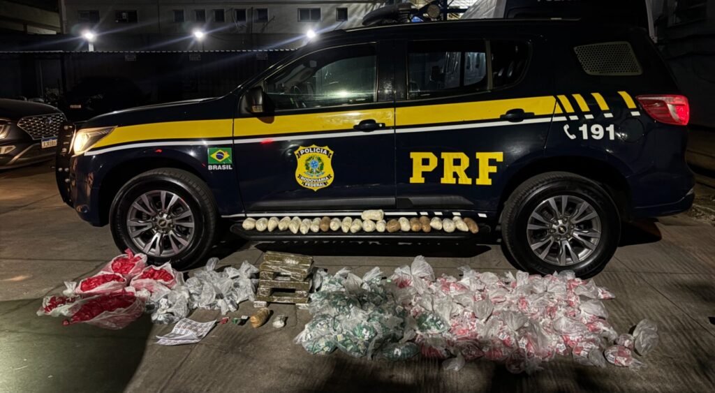 PRF prende dois suspeitos com mais de 30 kg de drogas na Dutra