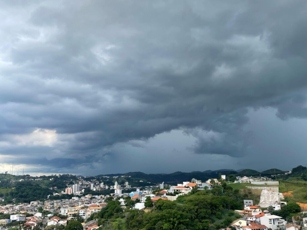 Barra Mansa entra em estado de atenção para rajadas de vento