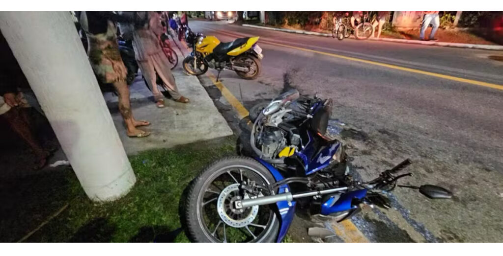 Acidente entre motos deixa três pessoas feridas em Penedo