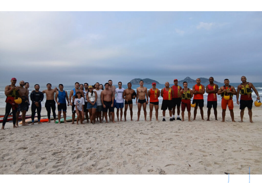 Corpo de Bombeiros resgata 20 pessoas à deriva no mar da Barra