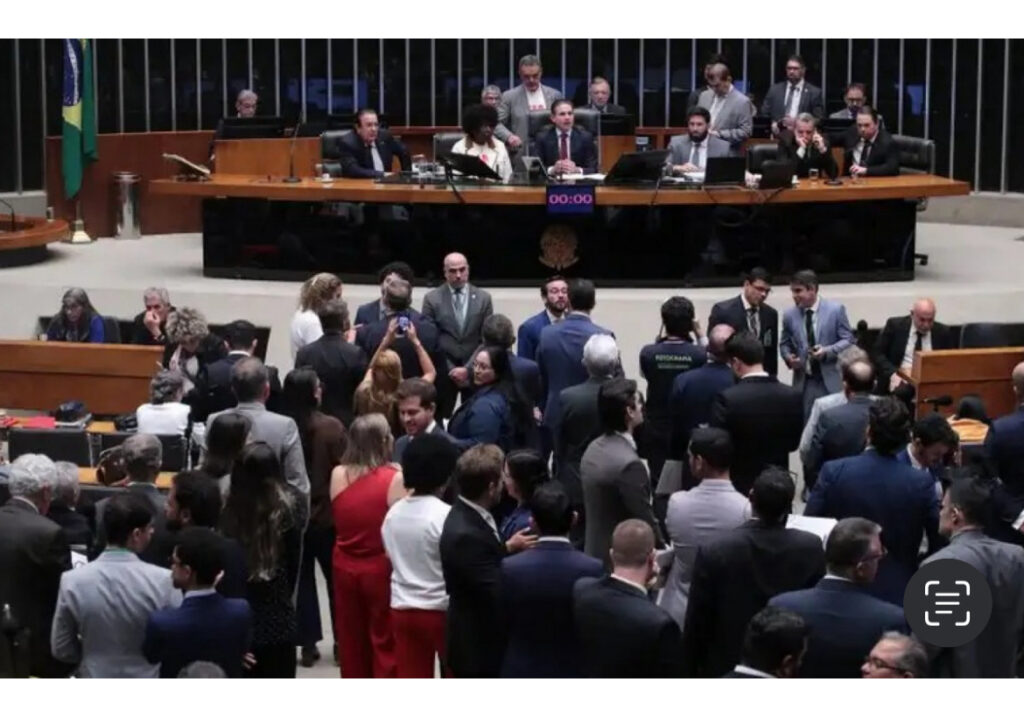 Congresso vota nesta semana fim da escala 6×1 e ‘taxa das blusinhas’
