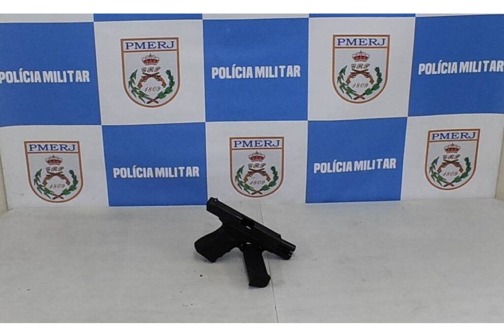 PM apreende arma em condomínio em Volta Redonda