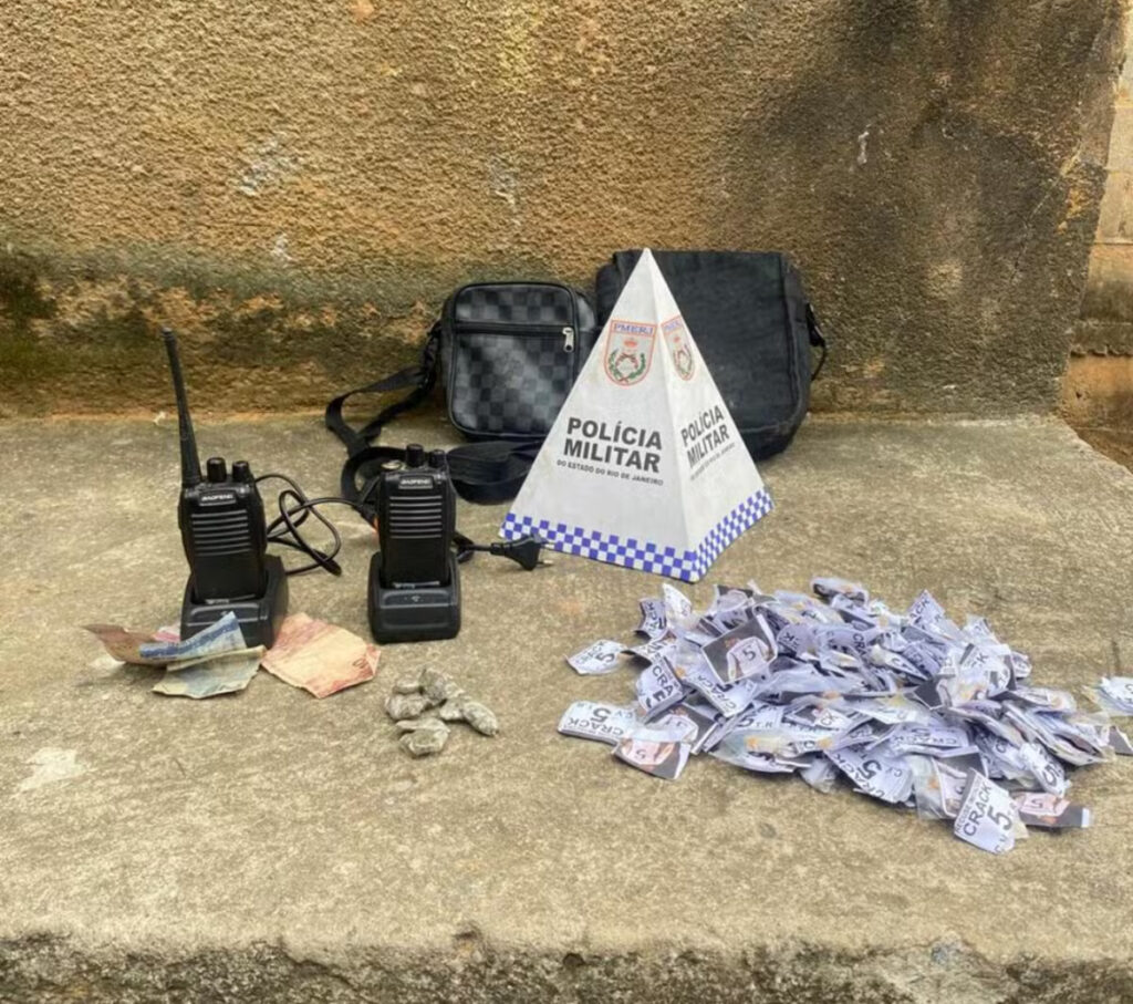 Jovem é preso por suspeita de tráfico de drogas em Três Rios