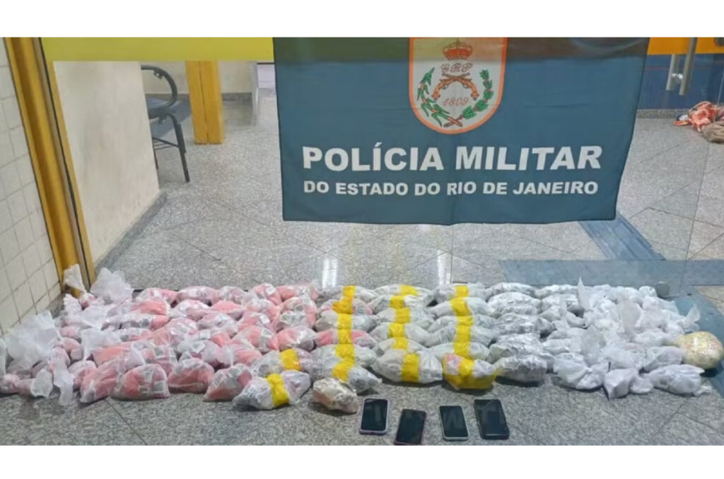 Quatro pessoas são presas com quase 4 kg de drogas em Barra do Piraí