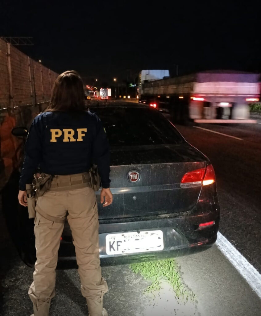 PRF recupera veículo roubado às margens da Dutra, em Itatiaia