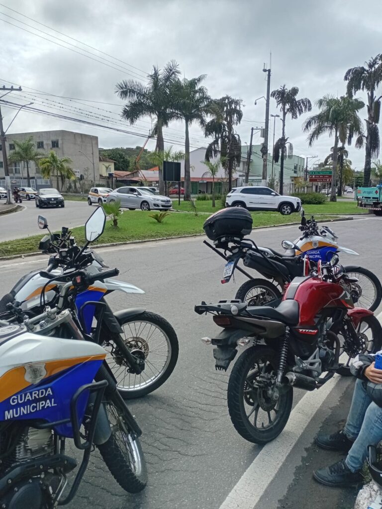 Guarda de Volta Redonda flagra menores em moto usada para ‘dar grau