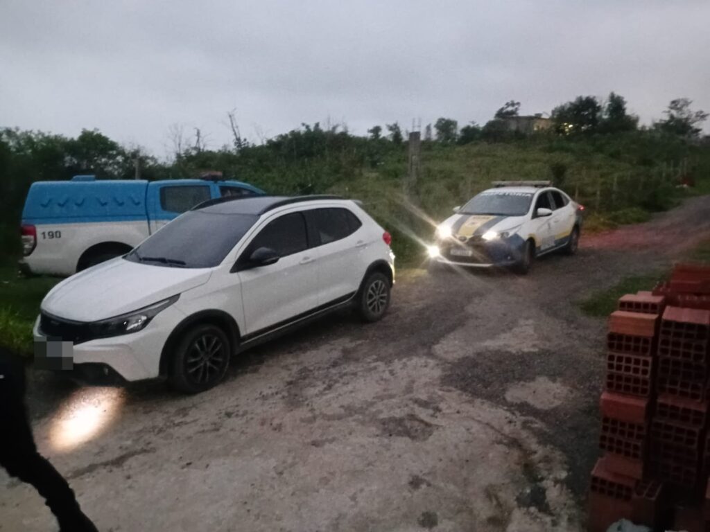 Guarda Municipal e PM apreendem carro clonado em Volta Redonda