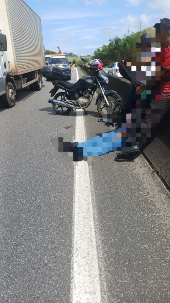 Motociclista fica ferida após queda na Via Dutra, em Piraí