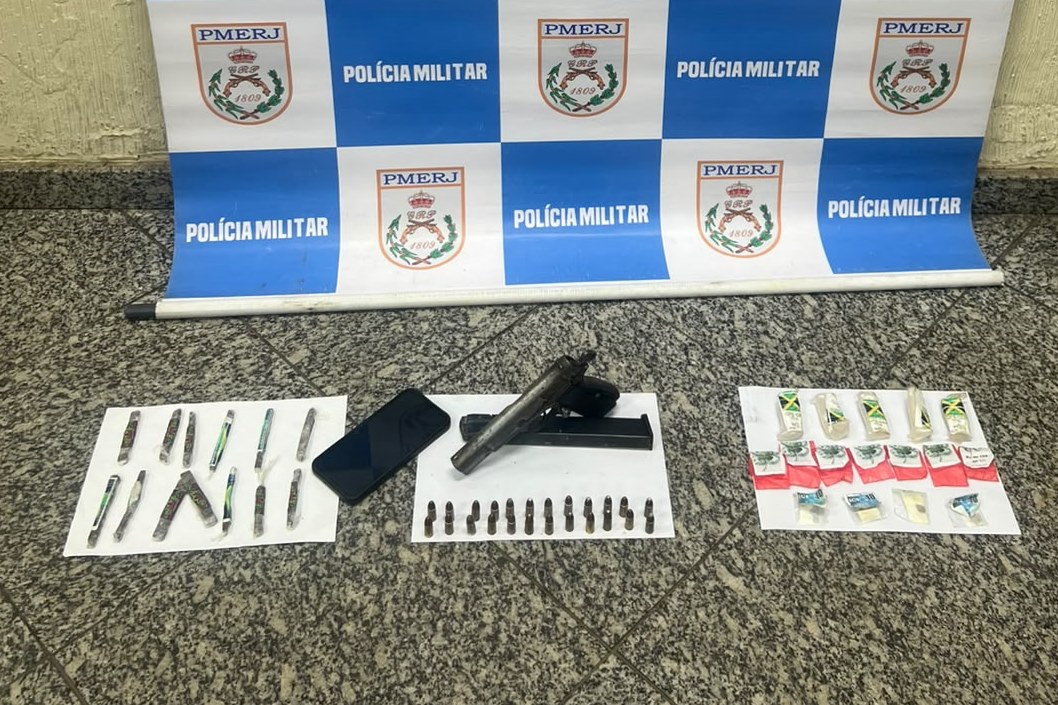 Homem foge da PM e abandona arma e drogas em Barra do Piraí