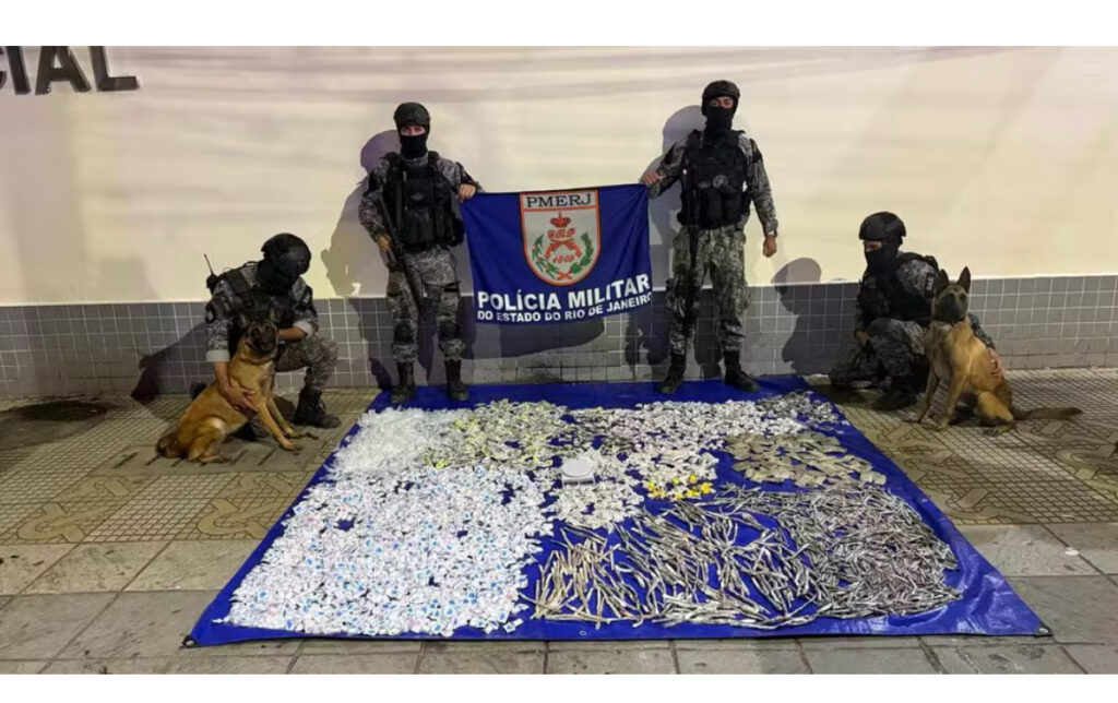 Cães farejadores encontra 17 kg de drogas em Volta Redonda